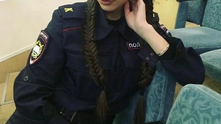 Голая девушка в полиции - 19 фото