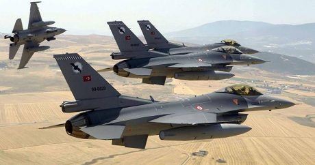 ВВС Турции нанесли авиаудары по объектам террористов в Сирии — Видео