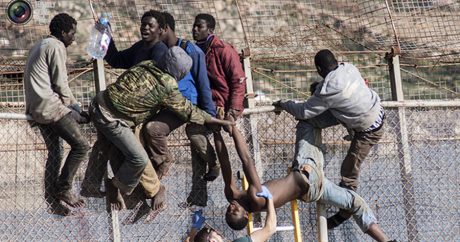 Беженцы из Африки штурмовали пограничный пункт Испании