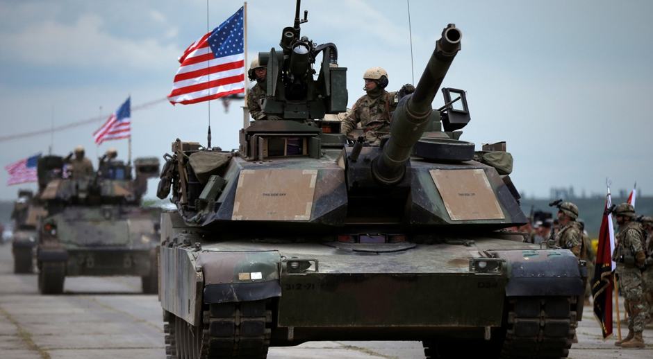 США отправили бронетанковую бригаду к границам России — ФОТО