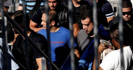 Греция отказалась экстрадировать путчистов в Турцию