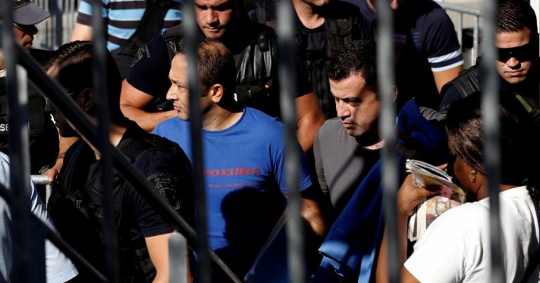 Греция отказалась экстрадировать путчистов в Турцию