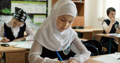 Российский исламовед: «Если не отменят запрет на ношение хиджаба, то школьницы-мусульманки перейдут на домашнее обучение»