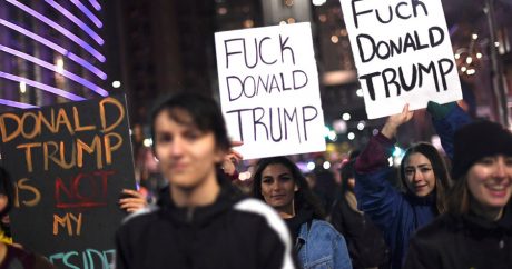 В Нью-Йорке проходит многотысячный митинг против указов Трамп