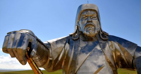 Семейная пара из Казахстана нашла могилу Чингисхана