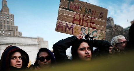 В США прошли акции «День без иммигрантов» против политики Трампа — ФОТО