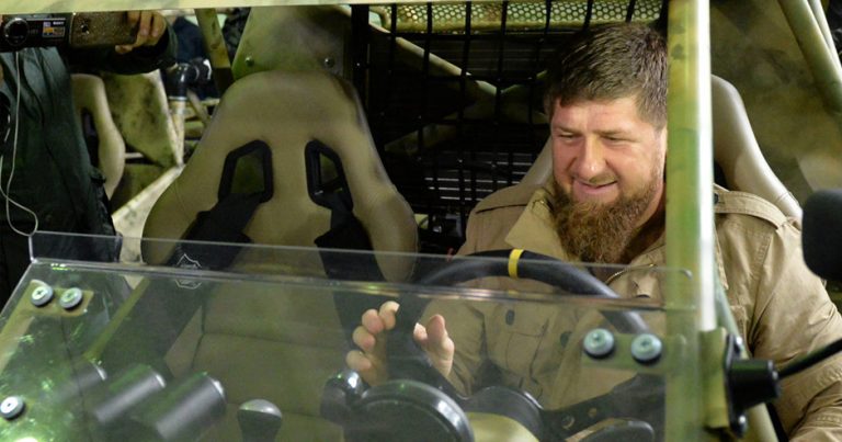 Кадыров протестировал первый чеченский вездеход — ВИДЕО