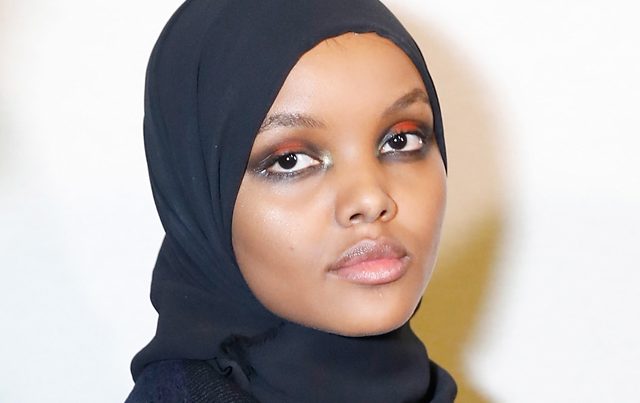 Новая звезда подиумов - модель в хиджабе Халима Аден. 
