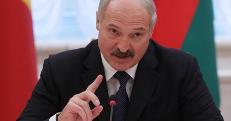 Лукашенко: «Если какой-то умник в России думает, что нас можно ставить на колени, то он глубоко ошибается» — ВИДЕО
