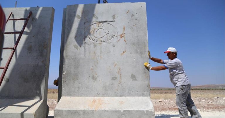 Турция завершила строительство бетонной стены на границе с Сирией