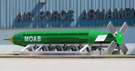 Супербомба: почему враги США боятся крупнейшую в мире неядерную бомбу GBU-43/B