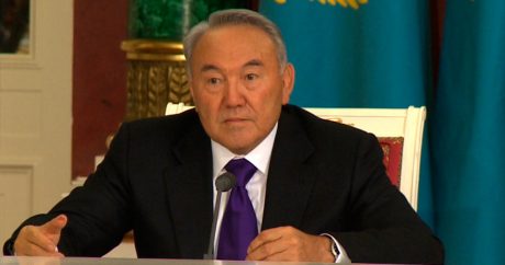 Назарбаев: «В результате непросвещенности наши молодые люди отпускают бороду и подрезают себе брюки»