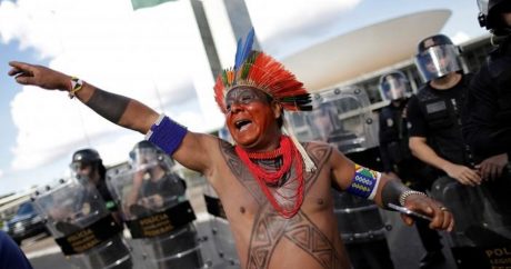 Бразильские индейцы взбунтовались — ФОТО+ВИДЕО