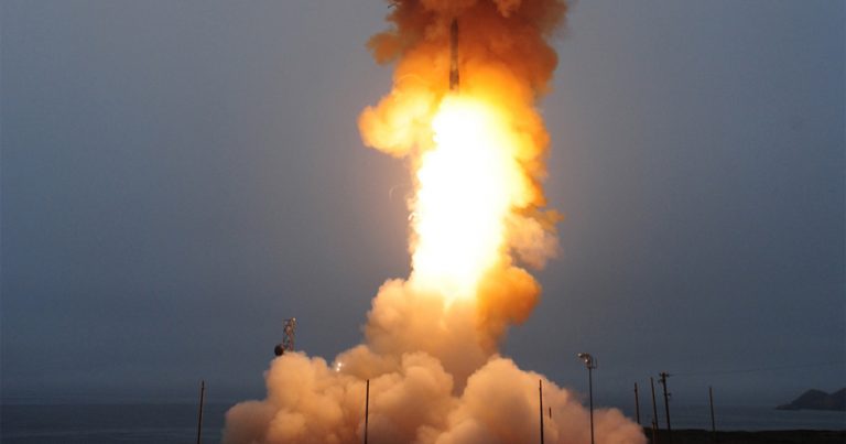 США провели испытание межконтинентальной баллистической ракеты