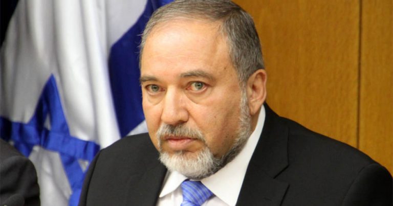 Либерман: Израиль не позволит Ирану концентрировать силы на Голанских высотах