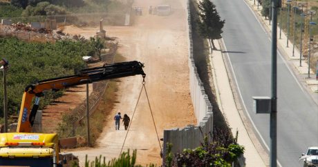 Израиль ограждается от арабских стран бетонной стеной