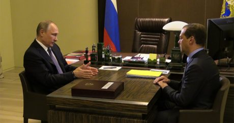 Медведев: Надо запретить американские товары в России