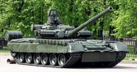 Порошенко отправил в Донбасс танки Т-80