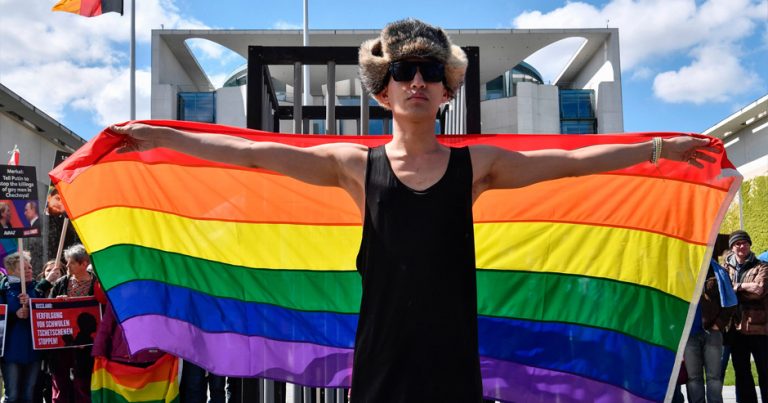 Германия начала предоставлять убежище чеченским геям