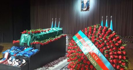 Натиг Алиев похоронен на второй Аллее почетного захоронения в Баку