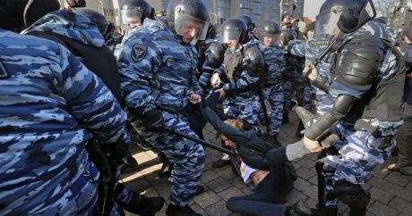 ЕС призвал власти России освободить задержанных на антикоррупционных акциях