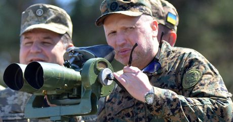 Турчинов: Россия готова в любой момент начать бои против Украины