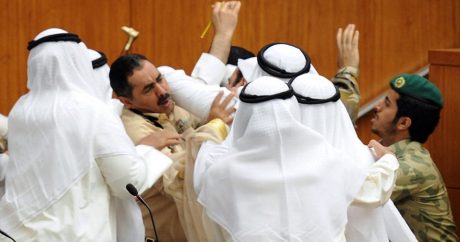 «Катарский кризис»: делегации саудитов и катаровцев вступили в рукопашный бой — ВИДЕО