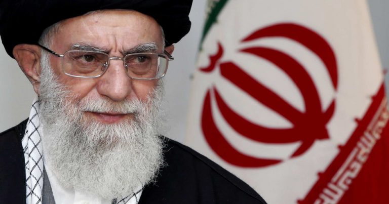 Хаменеи: «Надо быть бдительным в отношении США и никогда не доверять им»