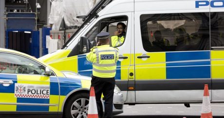 В Великобритании автомобиль въехал в группу мусульман