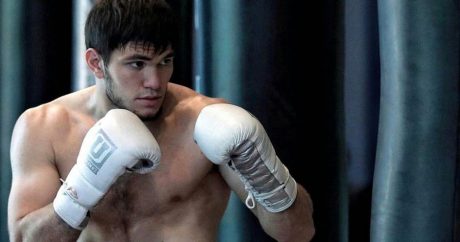 Казахстанский боксер нокаутировал непобежденного американца — ВИДЕО