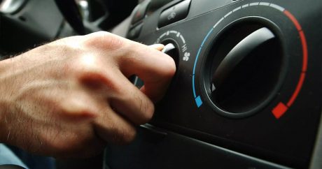 В Азербайджане за включенный кондиционер в автомобиле могут оштрафовать