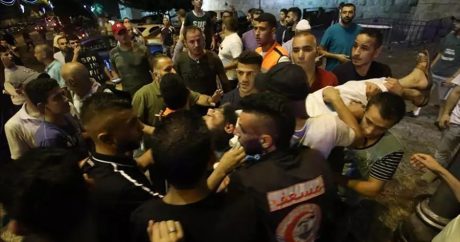 Полиция Израиля устроила шмон в Аль-Аксе: Имам мечети ранен — ВИДЕО