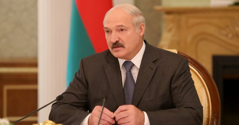 Лукашенко: «Я буду делать только то, о чем меня попросят Путин и Порошенко»