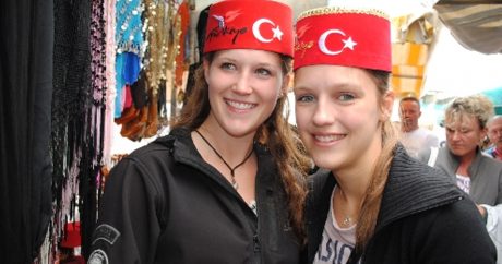 Вопреки предупреждениям Меркеля немецкие туристы переполнили Турцию