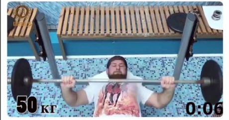Кадыров поднял штангу весом в 50 кг 50 раз за 40 секунд