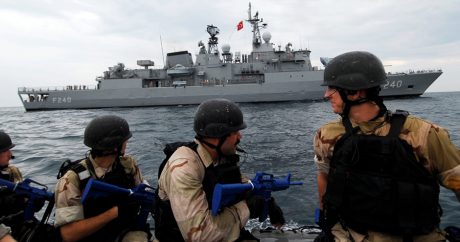 Фрегат турецкого флота «Гёкова» прибыл в Катар