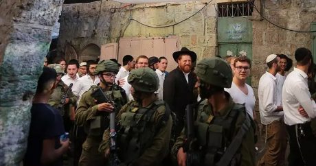 На Храмовой горе толпа евреев напала на одного мусульманина