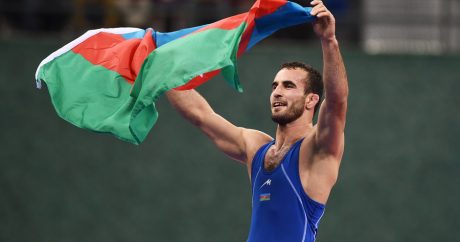 Азербайджанский борец одержал досрочную победу над армянином на ЧМ — ВИДЕО