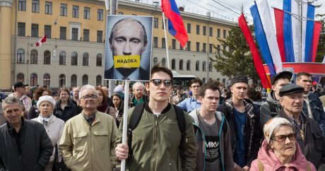 Кризис изменил российское общество и оно готово к революции — Социолог