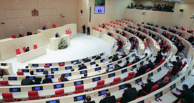 Парламент Грузии принял конституционные изменения