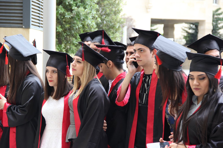 Свыше 2 500 студентов азербайджанских вузов остались без диплома