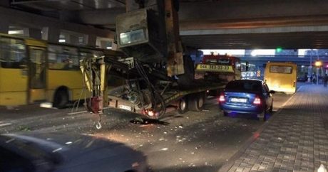 В Баку водитель эвакуатора устроил смертельное ДТП — ВИДЕО