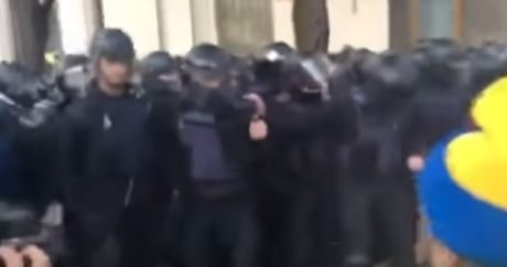 На акции протеста Киеве полиция применила слезоточивый газ