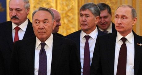 Атамбаев продолжает шантажировать Назарбаева: «Он перешел на латиницу и хотел развалить ЕАЭС!»