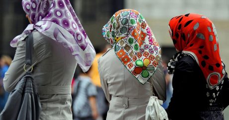 В Азербайджане школьницам запретили приходить в школу в хиджабе