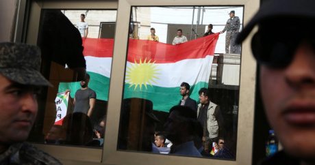 Сторонники Барзани штурмовали законодательный орган курдской автономии — ФОТО