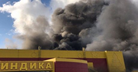 Пожар на рынке в Москве: эвакуированы 3 тыс. человек