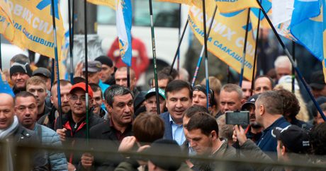 Саакашвили призывал своих сторонников не расходиться: назревает новый Майдан