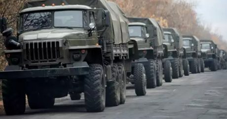 В Луганск прибыла колонна военной техники и вооруженных людей — ВИДЕО