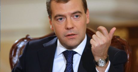 Медведев разрешил госкомпаниям засекретить данные поставщиков